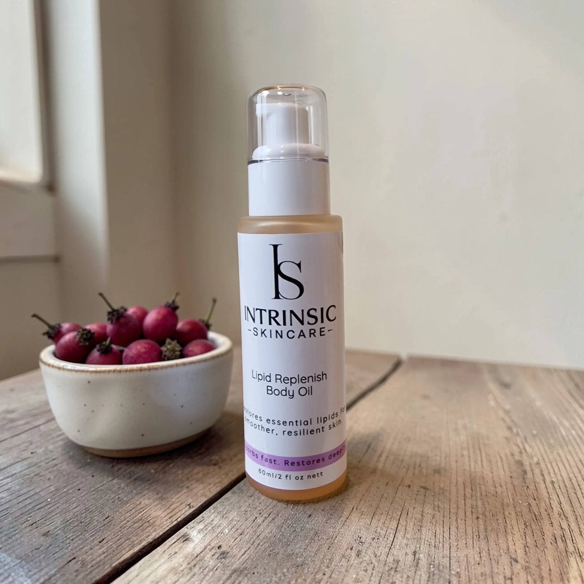 Fast absorbing body oil
