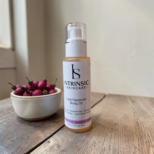 Fast absorbing body oil