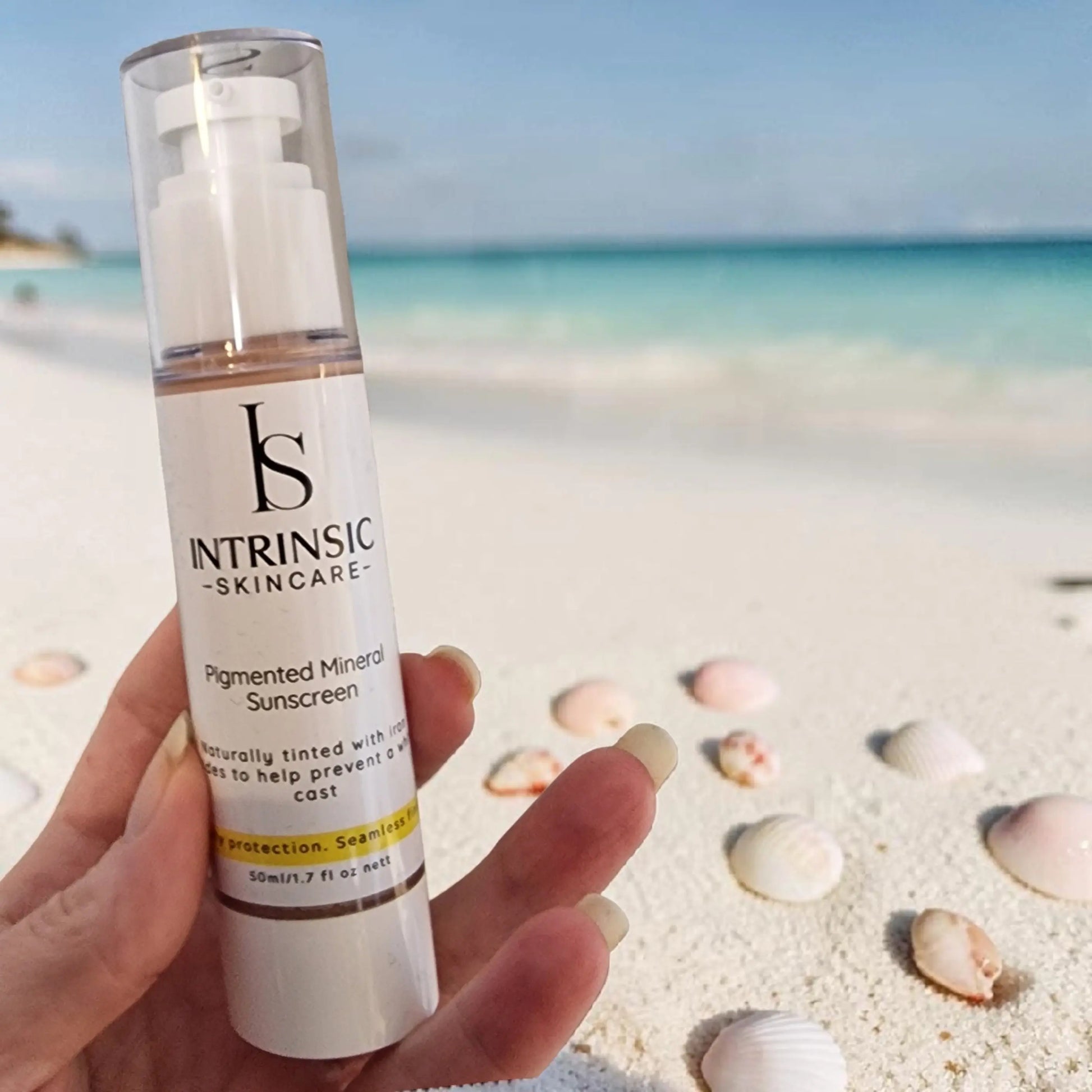 Lightweight tinted sunscreen